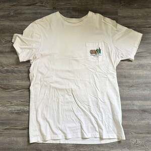 Vineyard Vines Kentucky Barrel Whale Pocket Graphic Tee